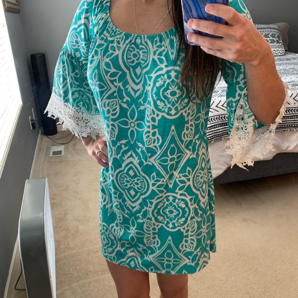Beautiful Turquoise and White Lace-Sleeved Dress
